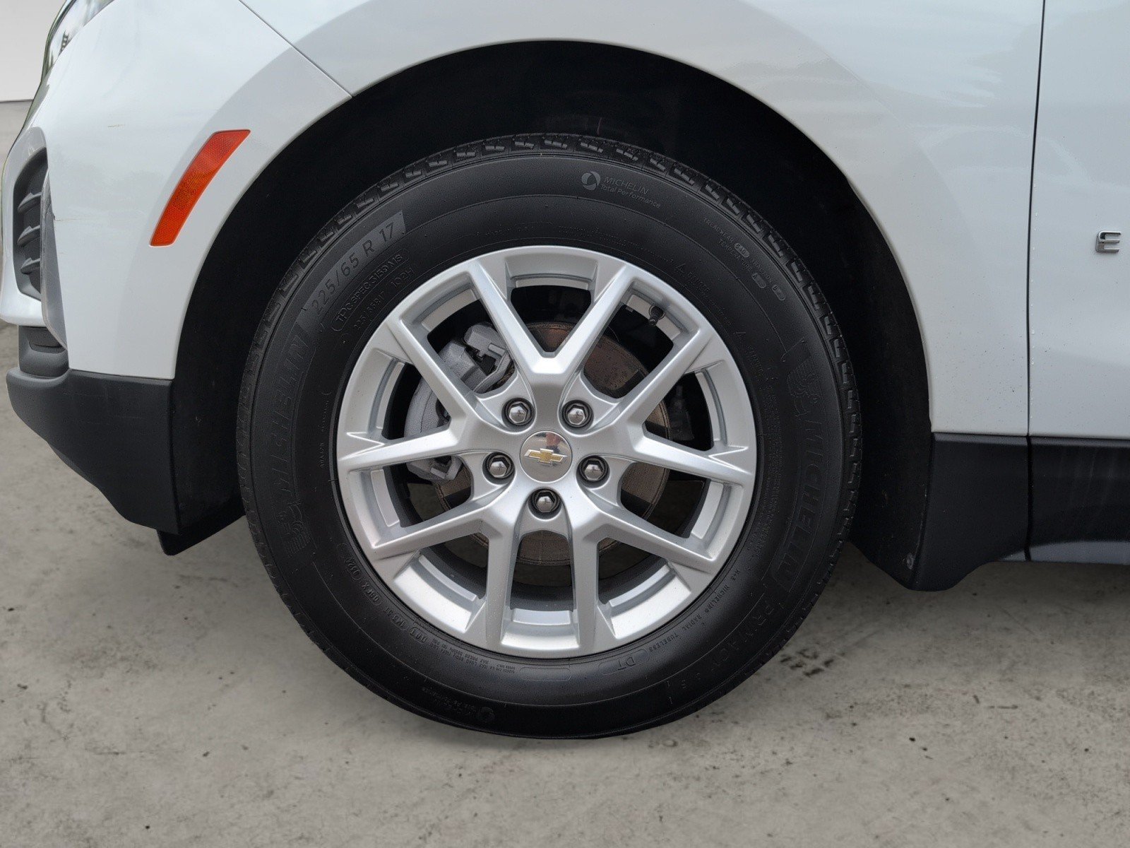 Used 2024 Summit White Chevrolet LT image 27