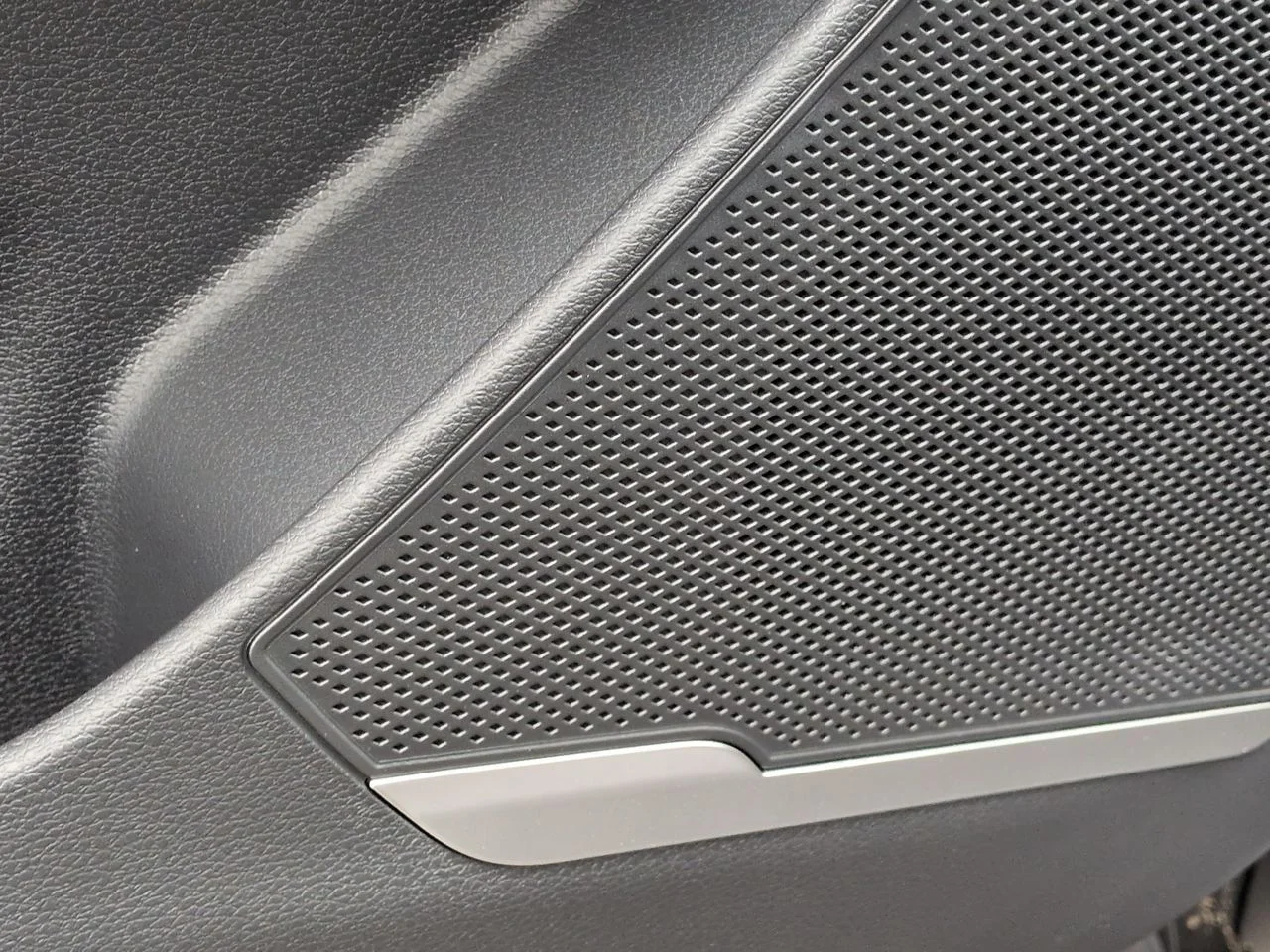 New 2026 Wolf Gray Kia EX image 25