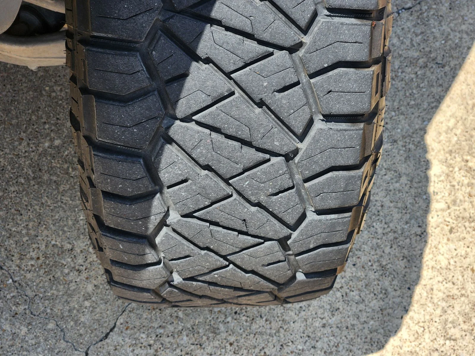 Used 2024 Gray Ford Wildtrak image 10