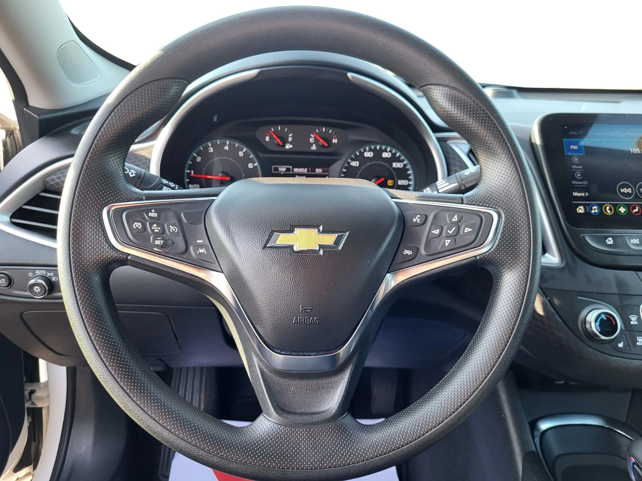 Used 2025 Summit White Chevrolet LT image 11