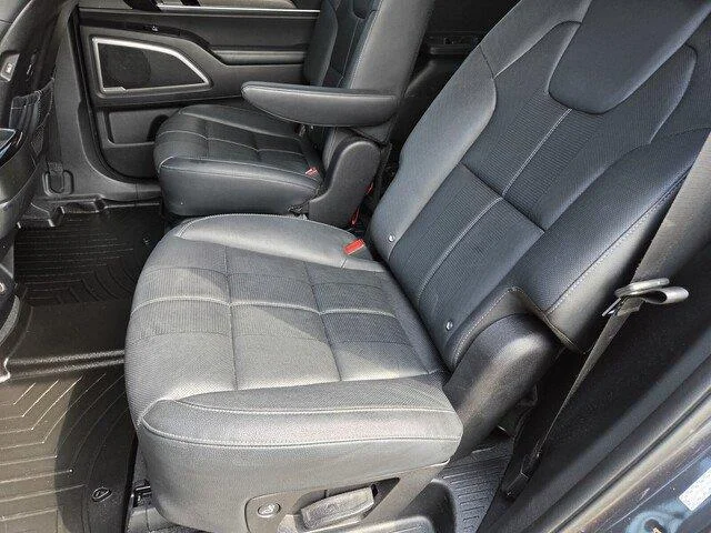 Used 2022 Gravity Grey Kia EX image 26