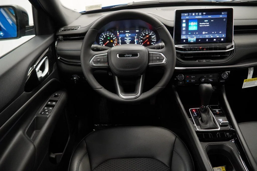 New 2026 Hydro Blue Pearlcoat Jeep Latitude image 20