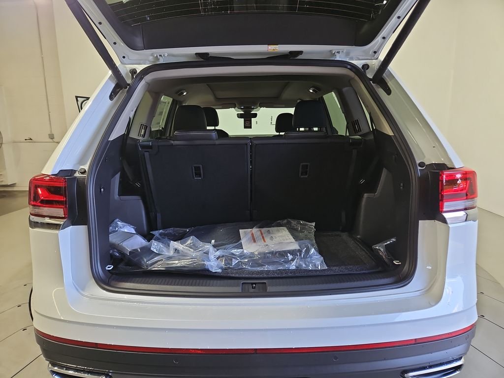 New 2026 White/off-white Volkswagen SE w/Technology image 21