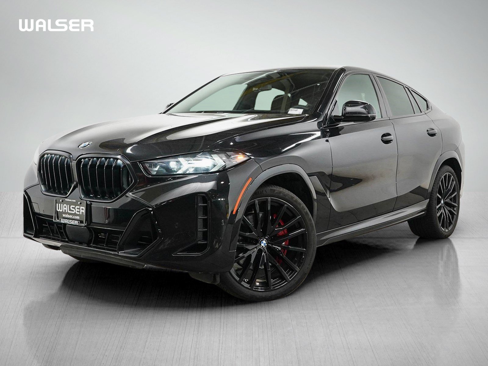 Used 2024  BMW xDrive40i Sports Activity Coupe image 1