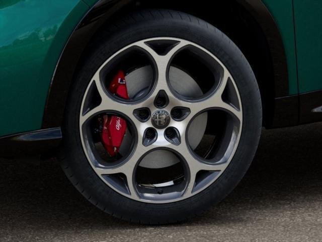 New 2025 Verde (Green) Fangio Metallic Exterior Paint Alfa Romeo  image 24