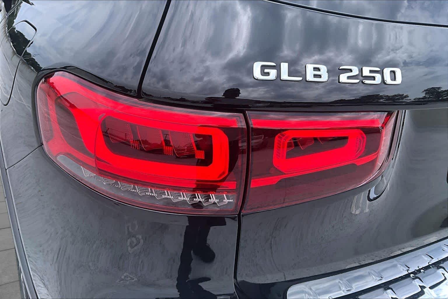 Used 2021 Night Black Mercedes-Benz GLB 250 image 29