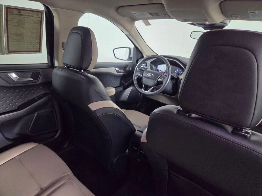Used 2020 White Metallic Ford SEL image 30