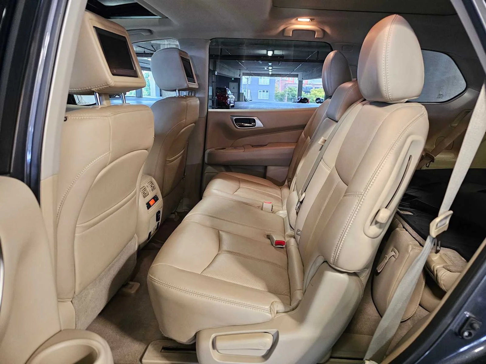 Used 2014 Dark Slate Nissan Platinum image 22