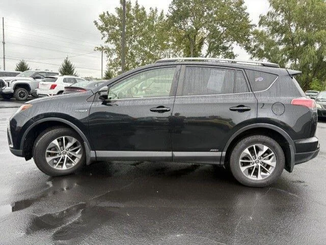 Used 2017 Black Sand Pearl Toyota XLE image 8