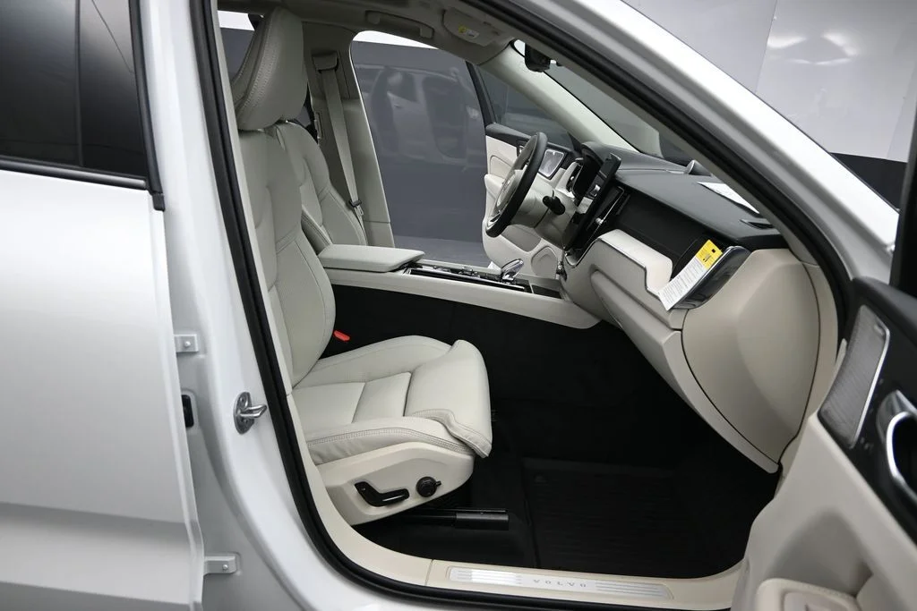 New 2026 Crystal White Volvo B5 Ultra image 22