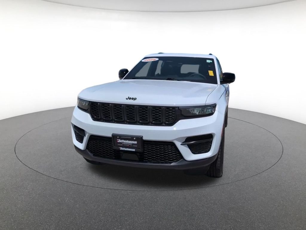 Used 2025 White Jeep Altitude X image 21