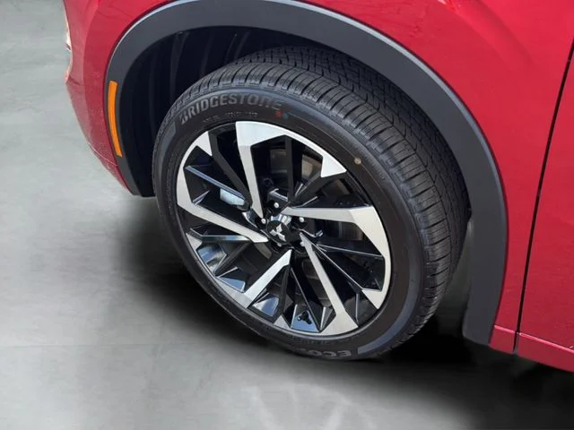 Used 2025 Red Mitsubishi SEL image 13