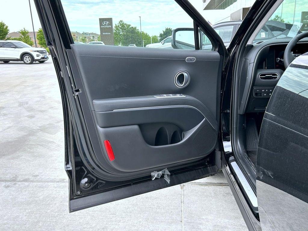 New 2026 Black Hyundai SEL Premium 8P image 9