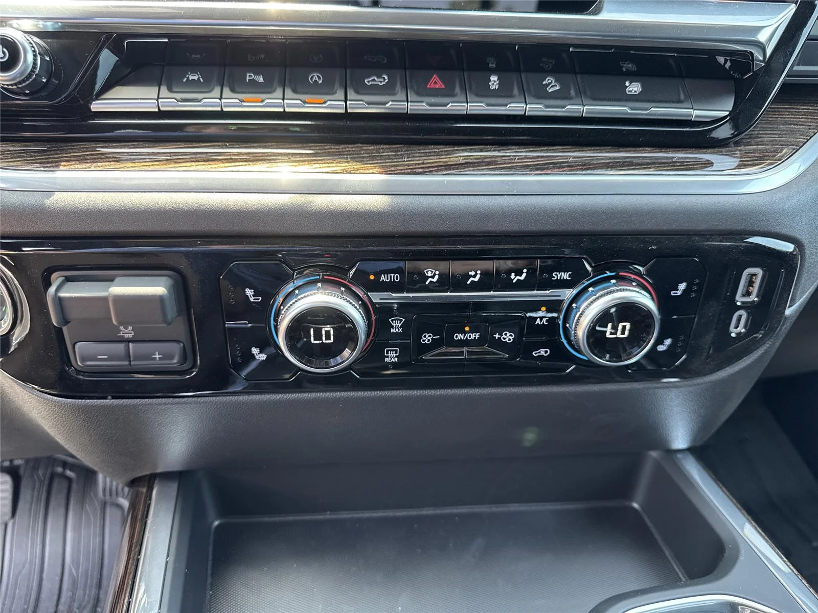 New 2026 Sterling Metallic GMC Elevation image 22
