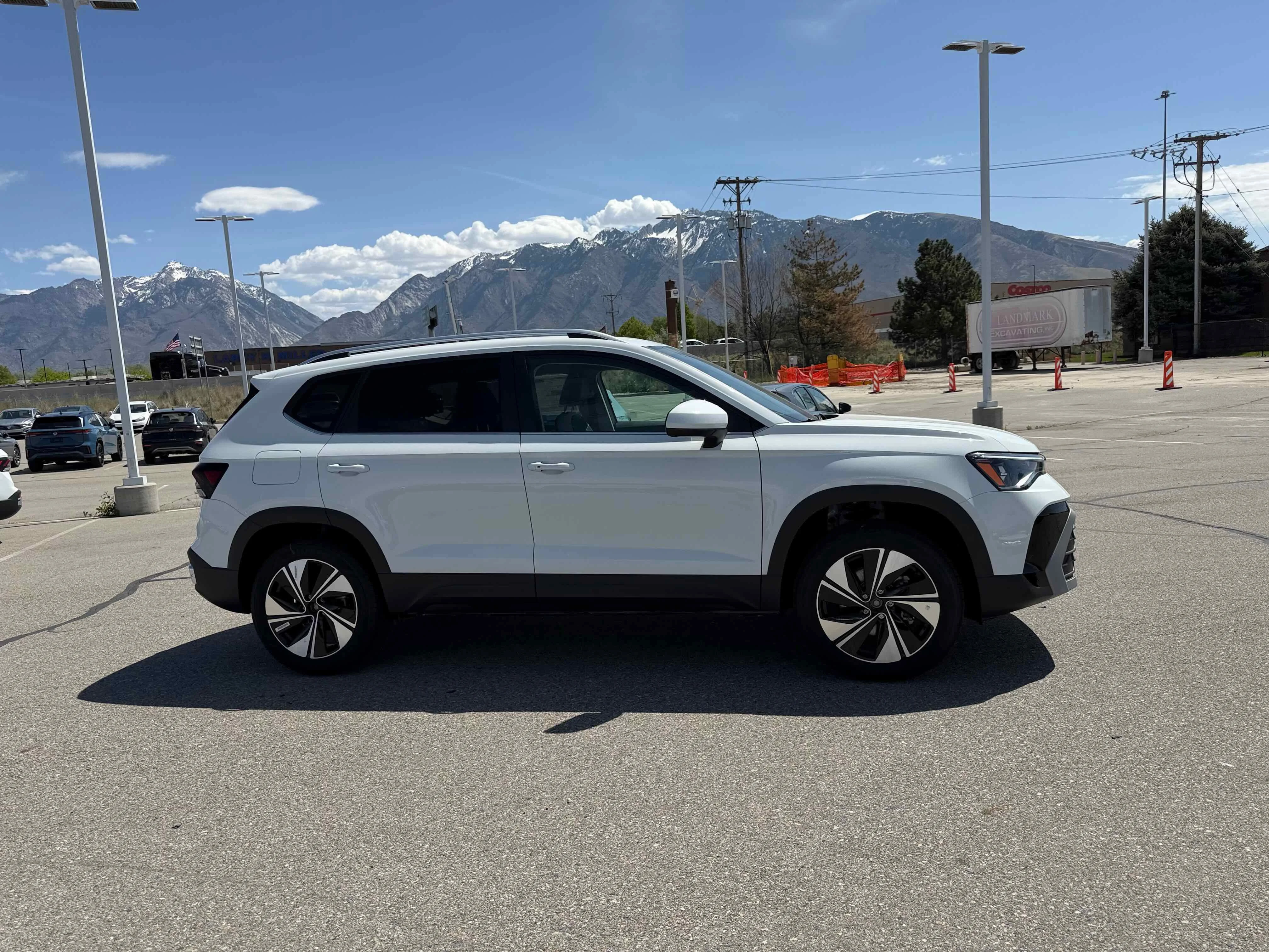 New 2026 Pure White Volkswagen SE image 8