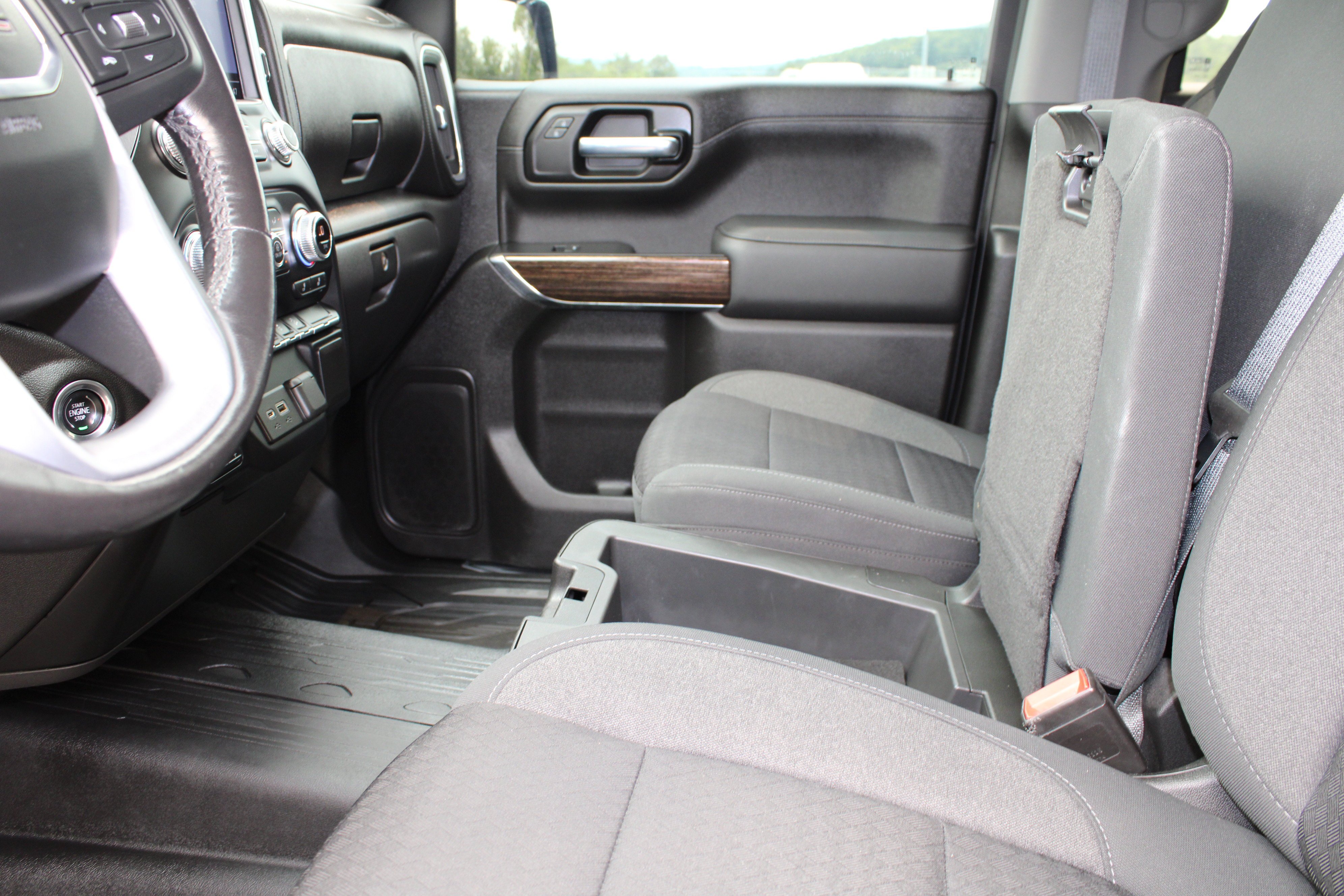 Used 2021 Maroon GMC Elevation image 20