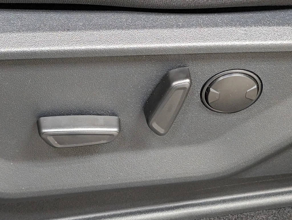 New 2026 Iconic Silver Metallic Ford XLT image 15