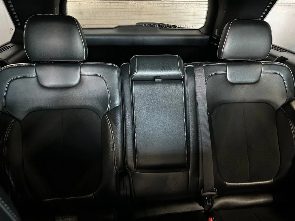 Used 2023 Diamond Black Crystal Pearlcoat Jeep Altitude image 13