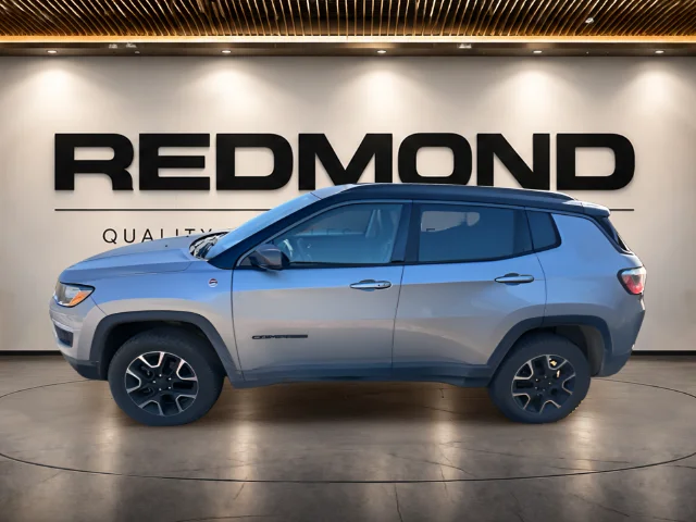 Used 2019 Silver Jeep Trailhawk image 6