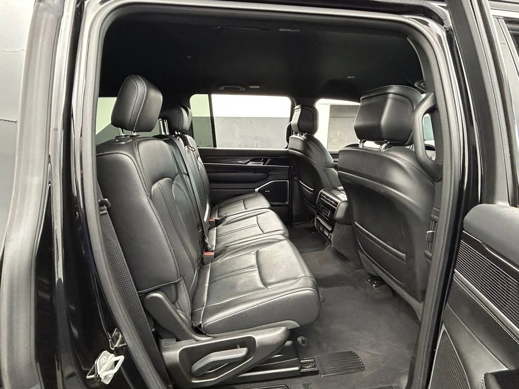 Used 2023 Diamond Black Crystal Pearlcoat Jeep Base image 45