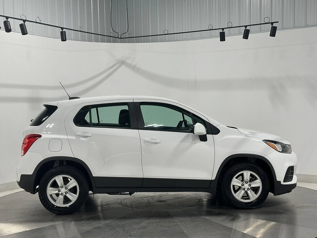 Used 2019 SUMMIT WHITE Chevrolet LS image 10