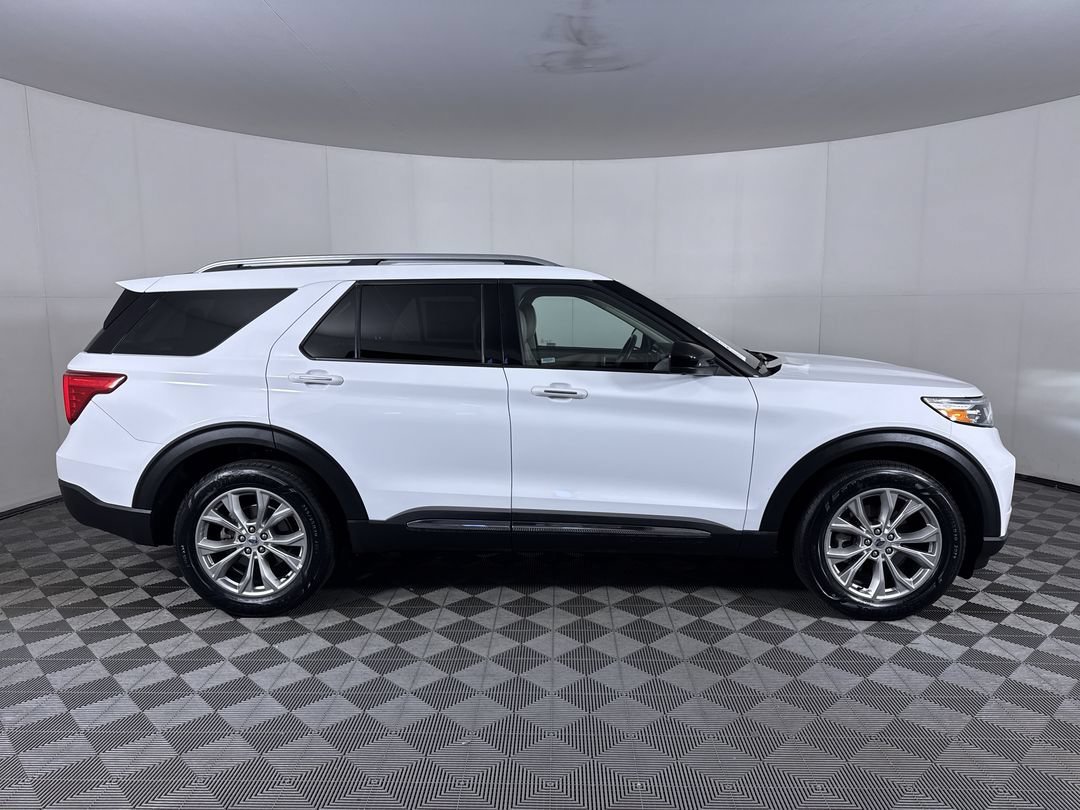 Used 2023 White Ford Limited image 10