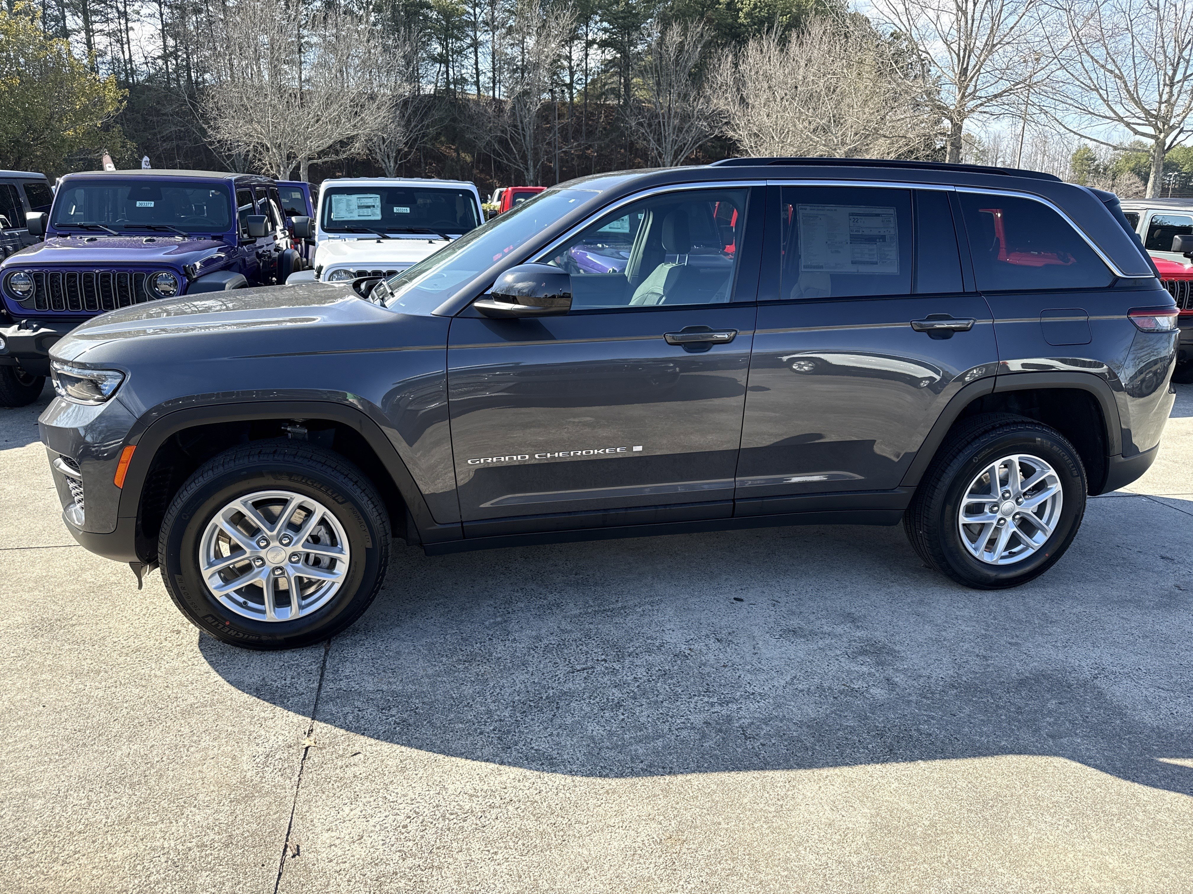 New 2025 Baltic Gray Metallic Clearcoat Jeep Laredo image 4
