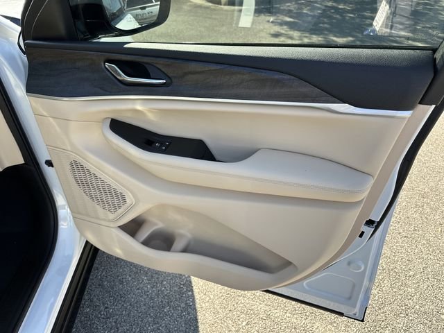 New 2025 White Jeep Limited image 16
