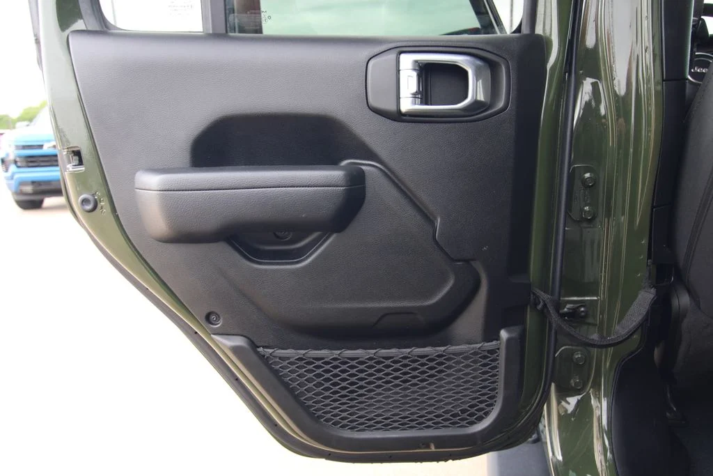Used 2022 Green Jeep Sport image 40