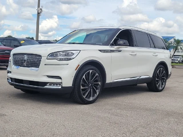 Used 2023 White Lincoln Reserve image 35