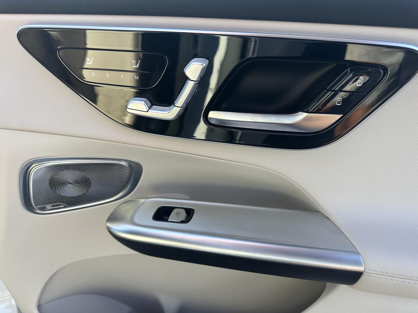 Used 2023 Polar White Mercedes-Benz GLC 300 image 18