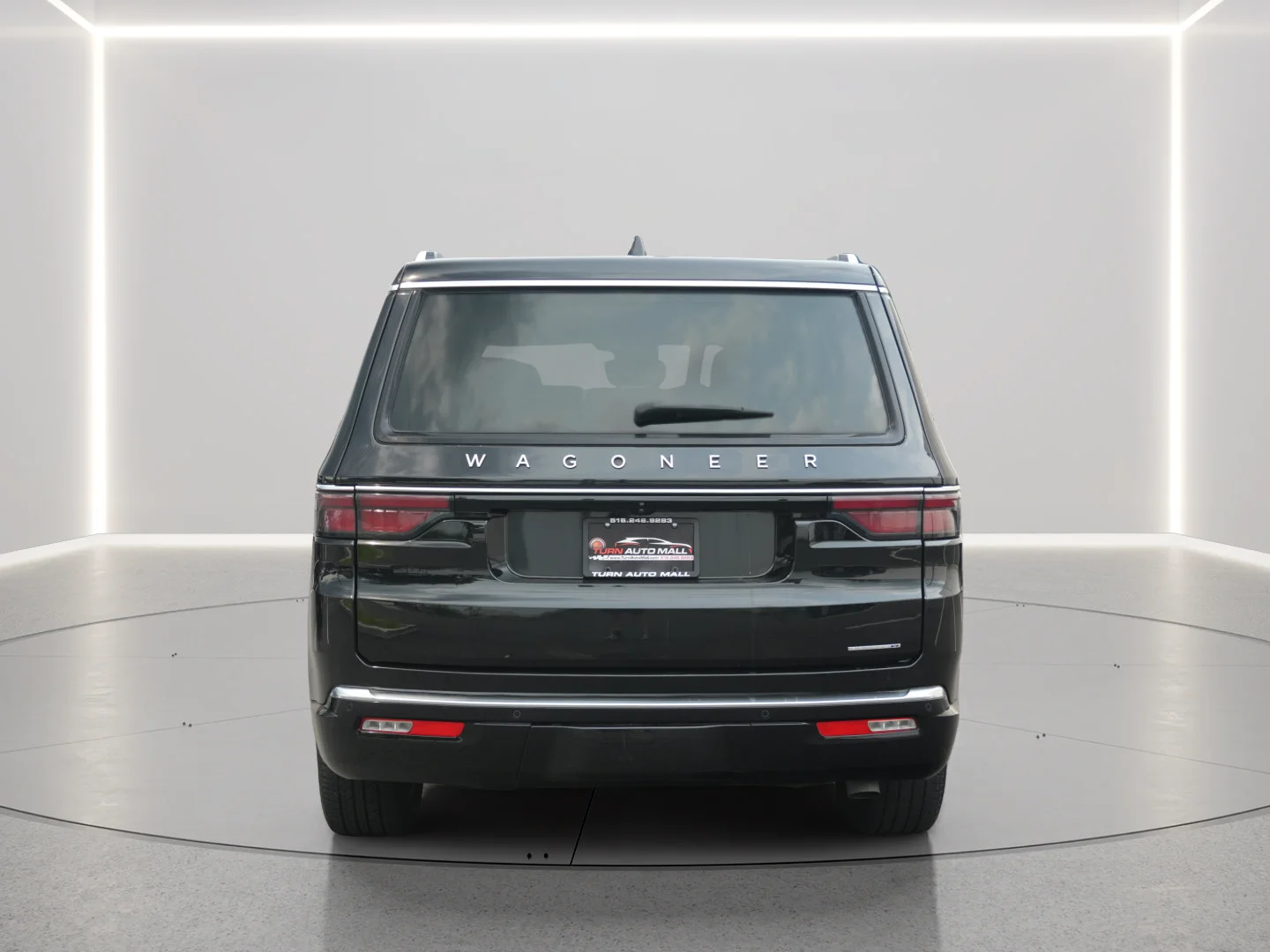Used 2024 Diamond Black Crystal Pearlcoat Jeep Series II image 4