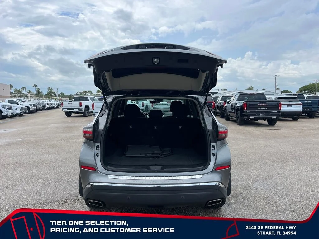 Used 2022 Gray Nissan S FWD image 17