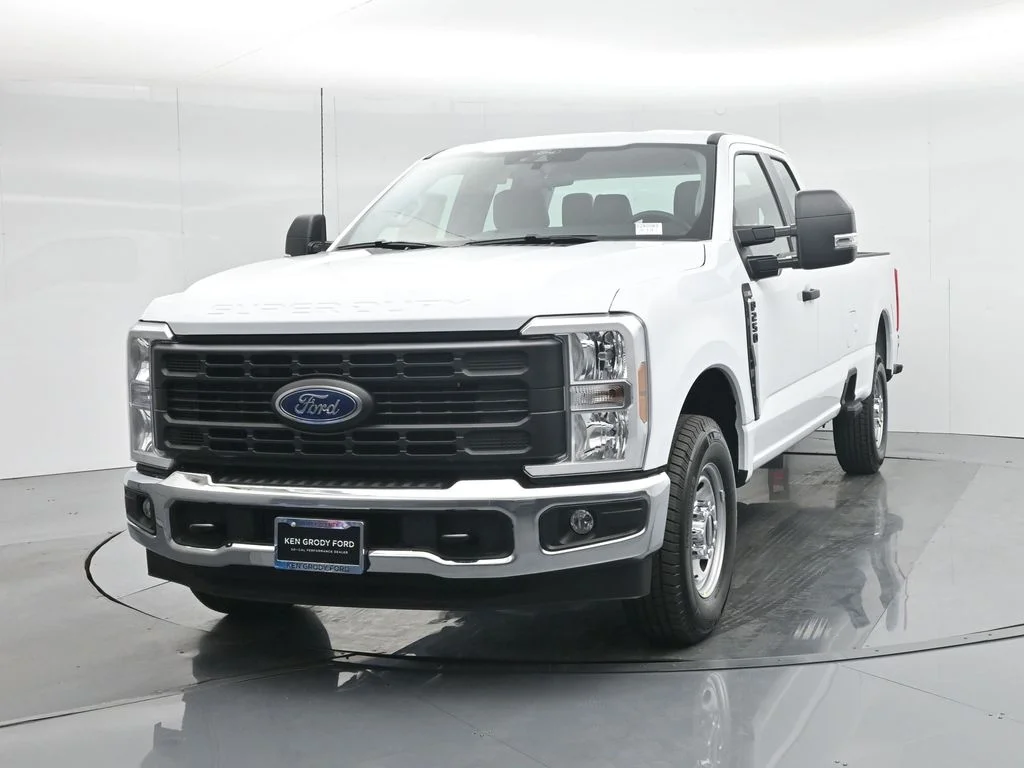 New 2026 Oxford White Ford XL image 57