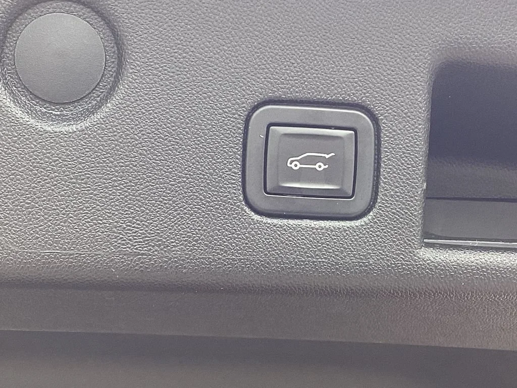 Used 2019 CAJUN RED TINTCOAT Chevrolet LT image 24