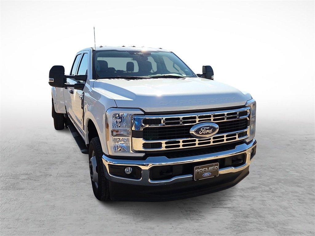 2024 Ford F-350 XLT photo 2
