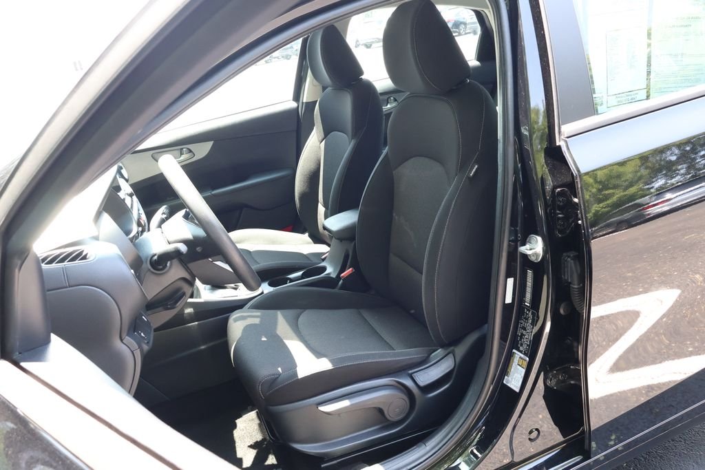 2024 Kia Forte LXS - Photo 28
