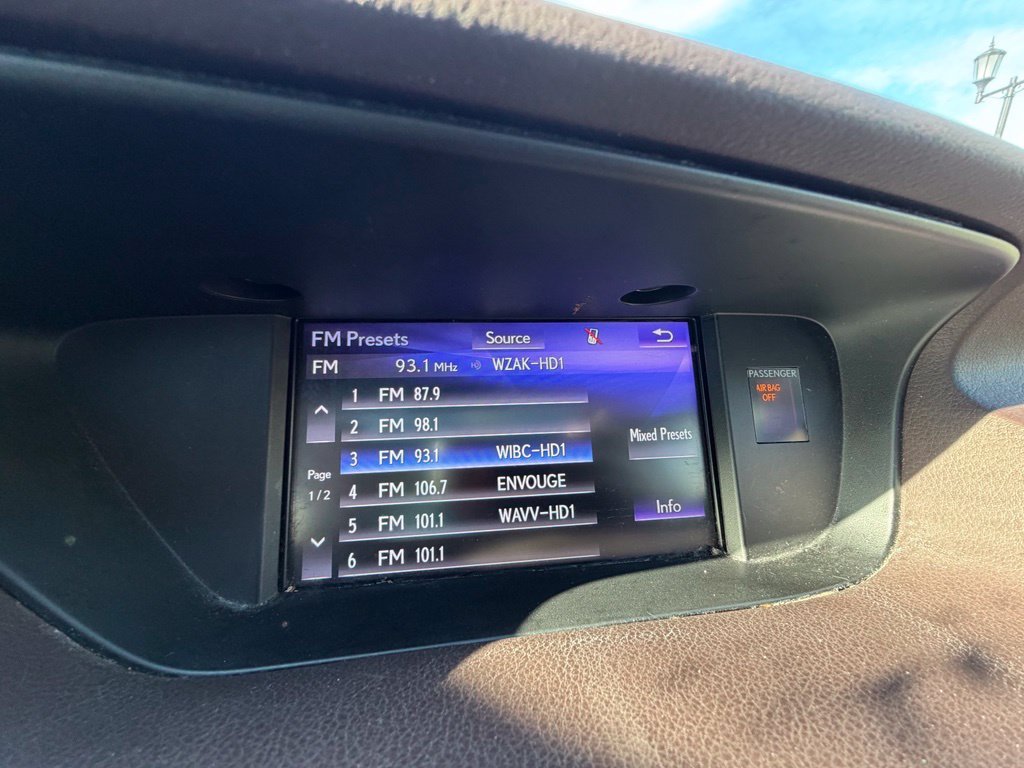 Used 2018 White Lexus 350 image 19