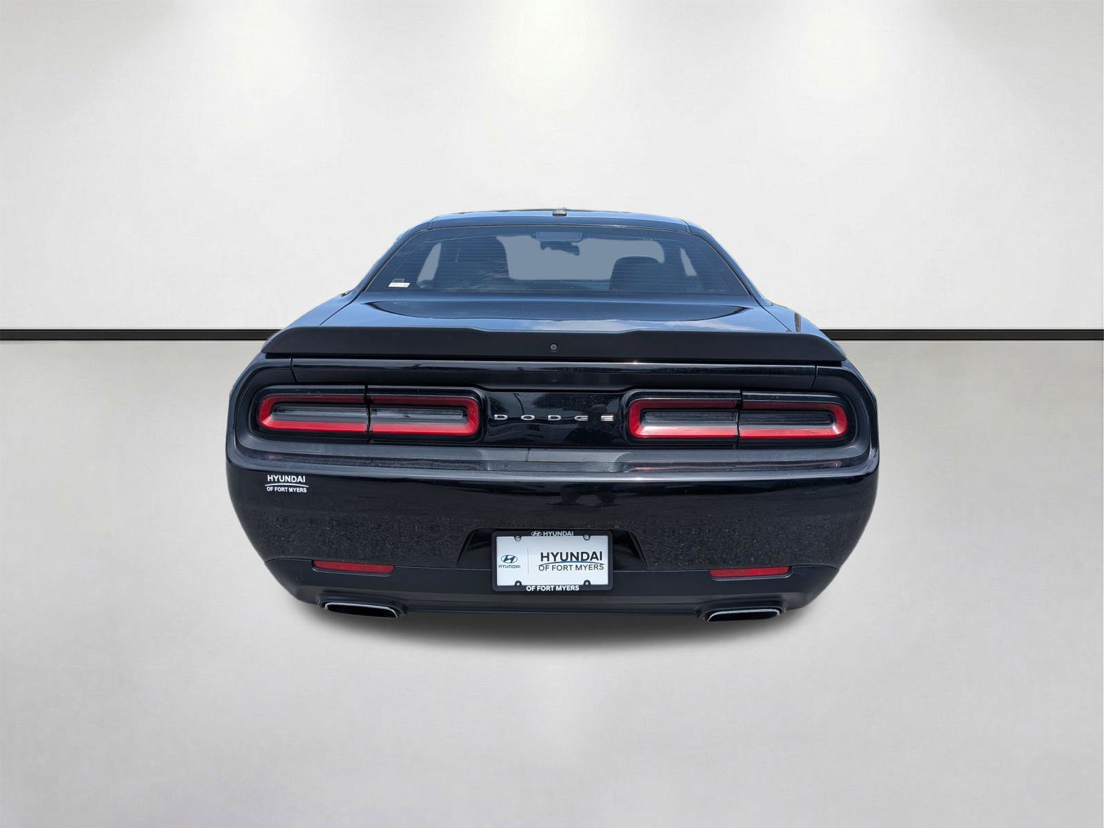 Used 2016 Pitch Black Clearcoat Dodge SXT image 5