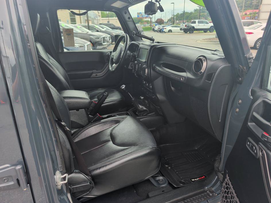 Used 2018 Rhino Clearcoat Jeep Altitude image 12