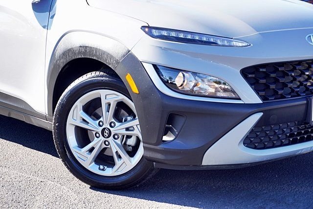 Used 2023 Silver Hyundai SEL image 3