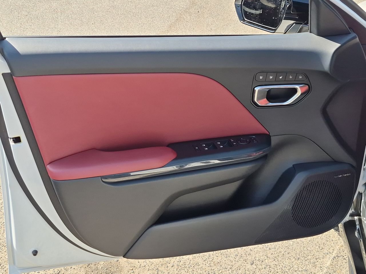 New 2026 Snow White Pearl Kia GT-Line image 23