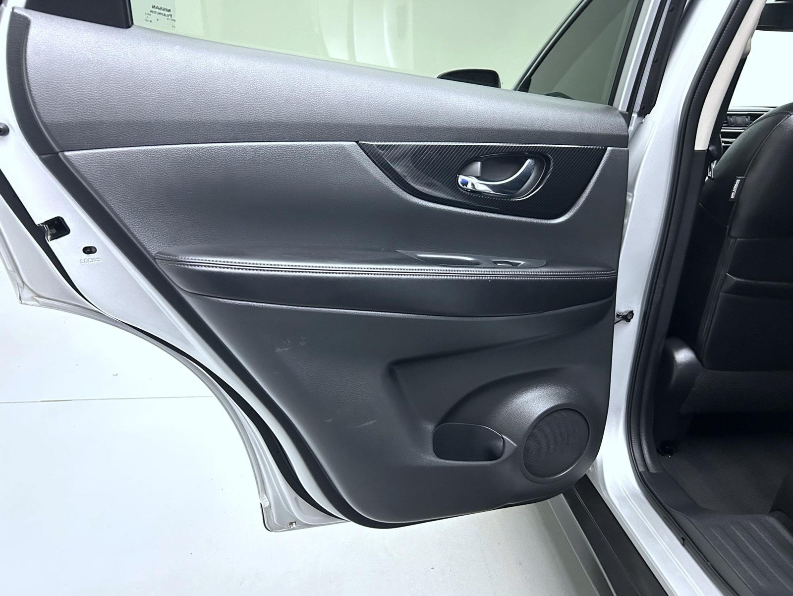 Used 2018 Brilliant Silver Nissan SL image 20