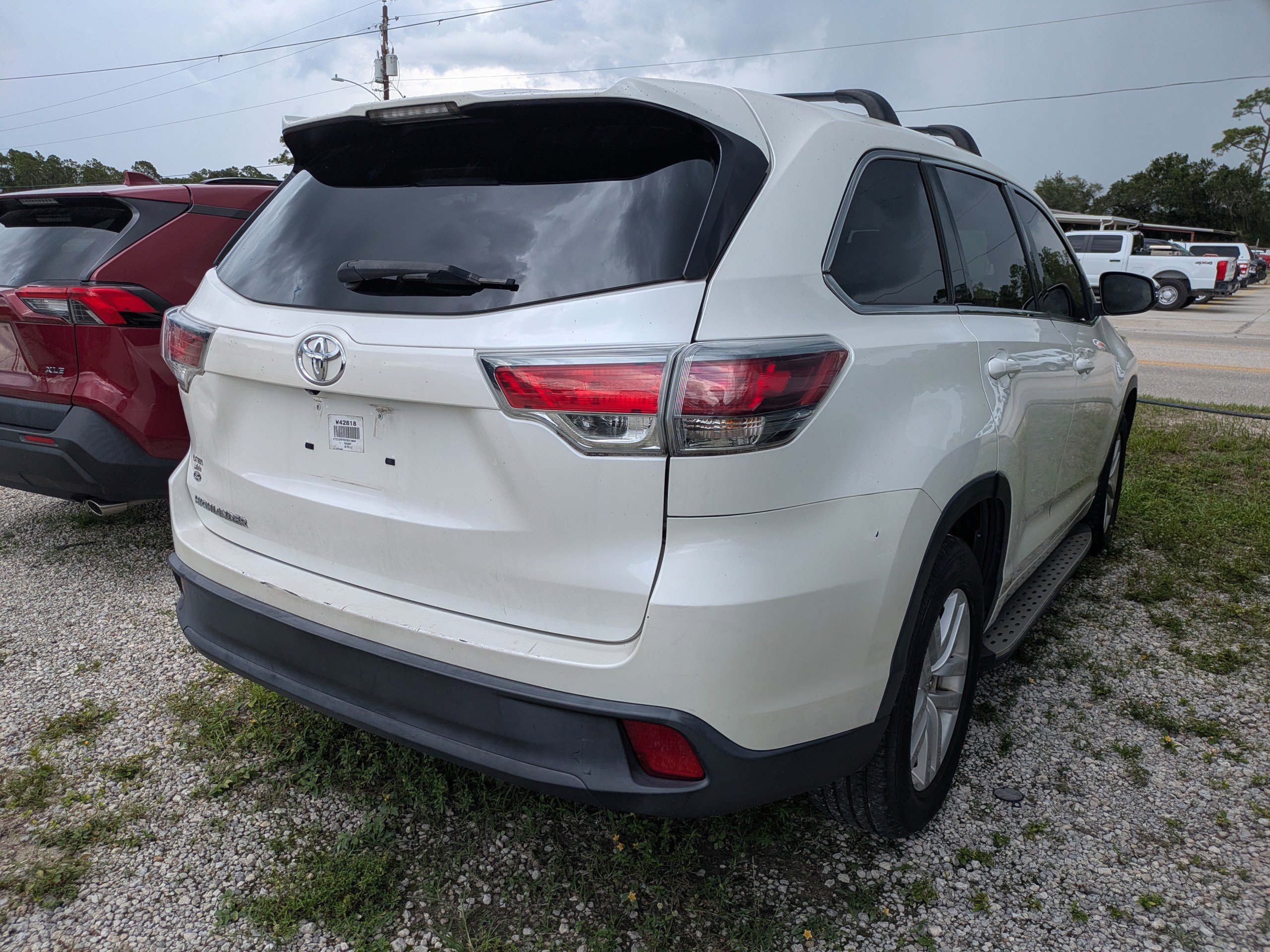 Used 2016  Toyota LE image 4