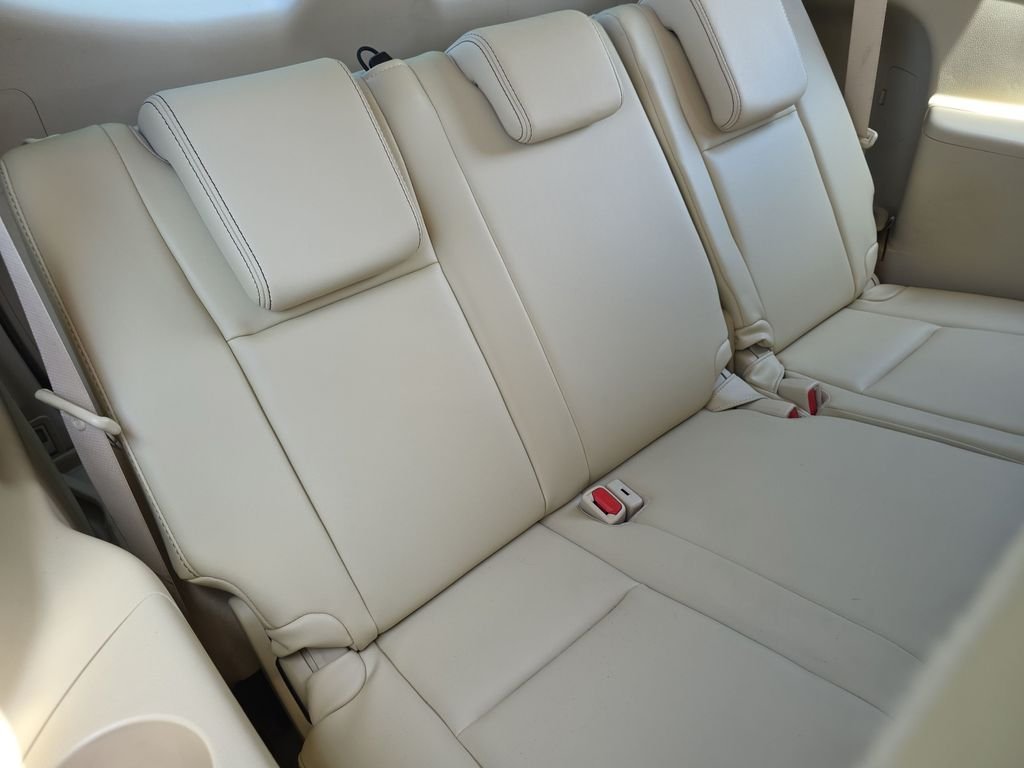 Used 2015 Red Toyota XLE V6 image 18