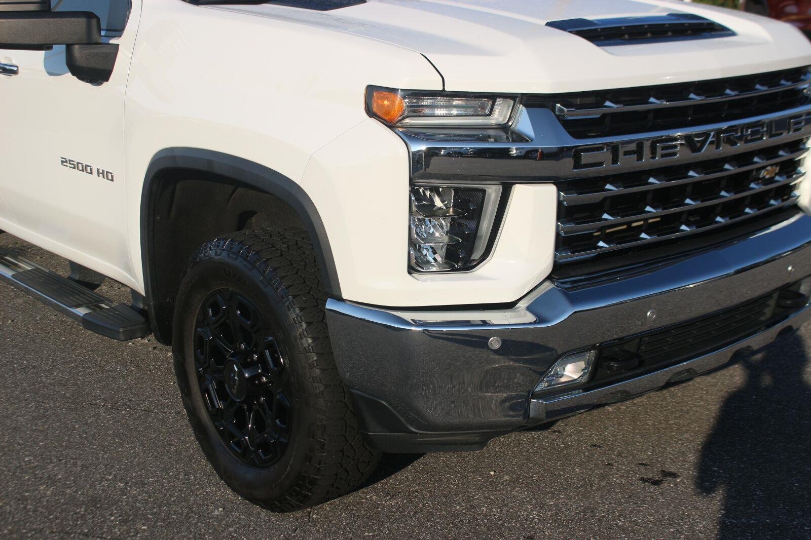 Used 2020 SUMMIT WHITE Chevrolet LTZ image 9
