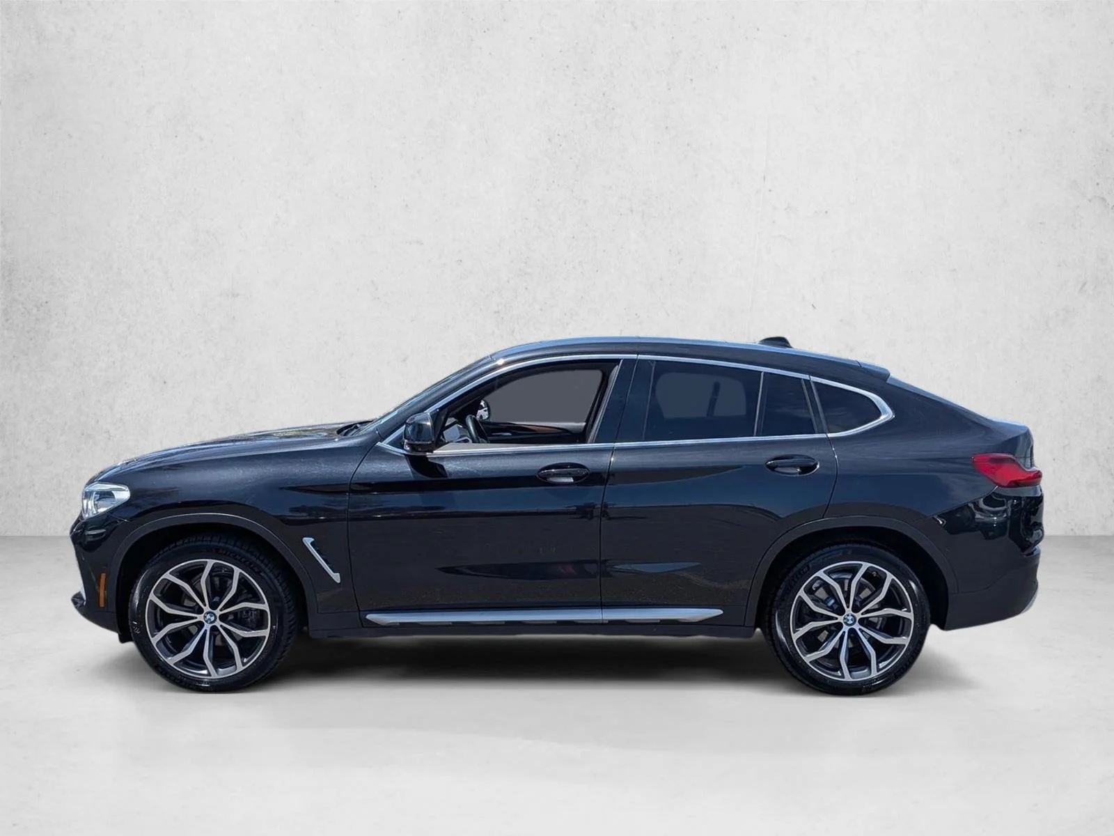 Used 2021 Black Sapphire Metallic BMW xDrive30i image 9