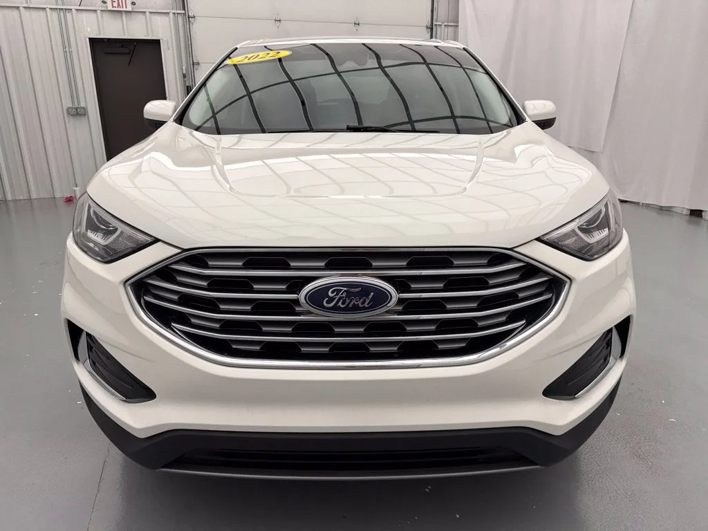 Used 2022 White Metallic Ford SEL image 2