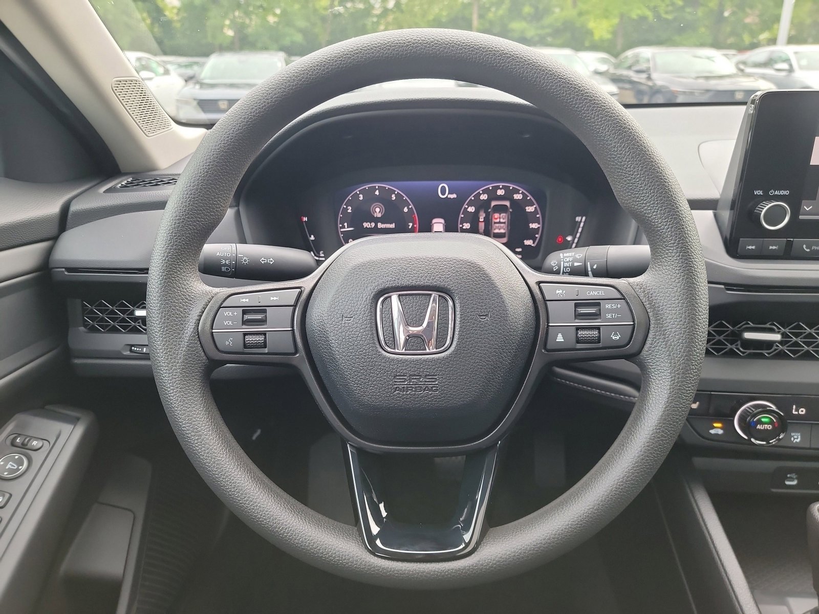 Used 2025 Silver Honda SE image 11