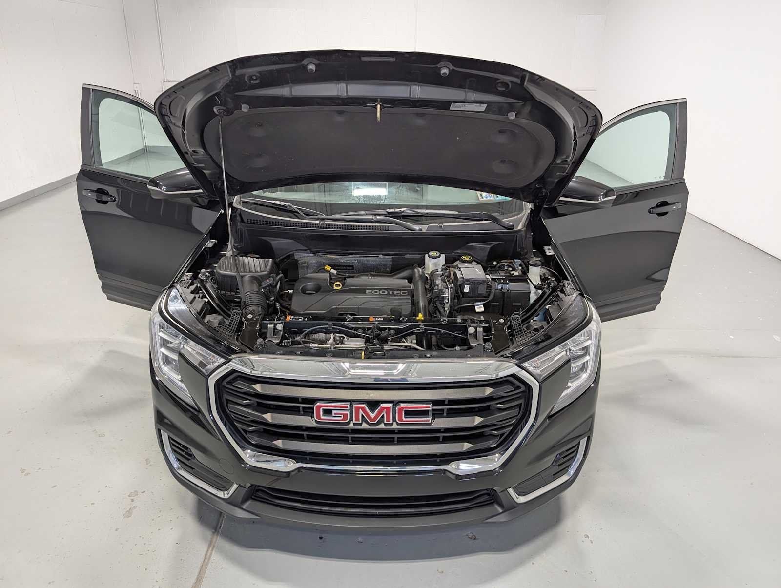 Used 2022 Ebony Twilight Metallic GMC SLE image 14